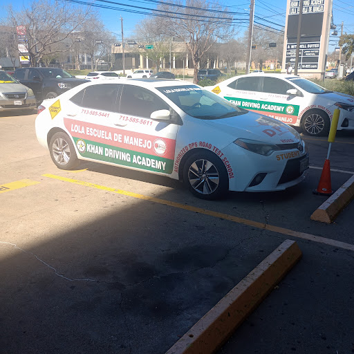 Lola Escuela De Manejo TDLR #C3136A