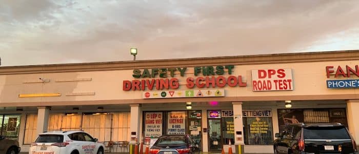 Escuela de Conducción Safety First: Curso de Licencia de Conductor en Texas – Aprende a Conducir Seguro