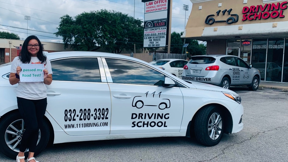 Escuela de Conducir 111 – Clases de Manejo Profesionales y Licencia Rápida