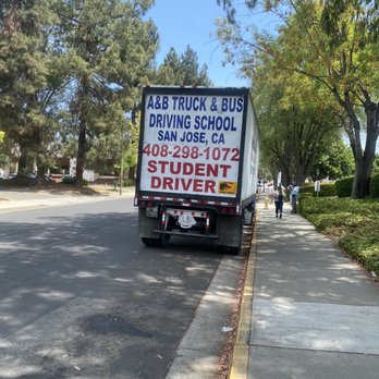 Escuela de Manejo A & B: Cursos de Camiones y Buses – Licencia Profesional