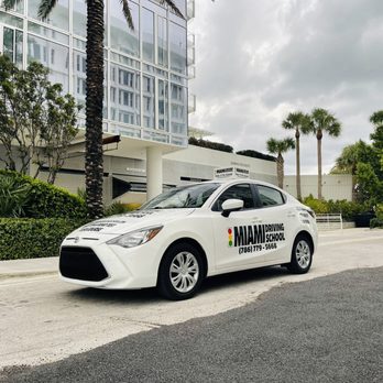 Escuela de Conducción Miami Hollywood – Clases de Manejo, Licencia y Práctica