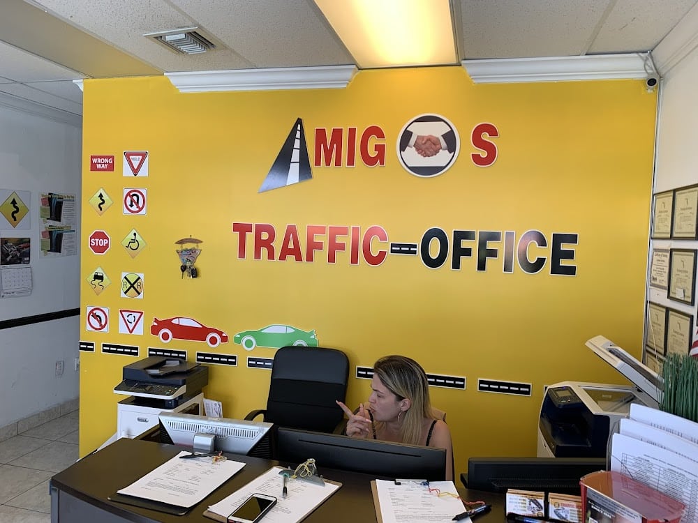 Escuela de Conducción Amigos Traffic – Instructor Local, Clases y Cursos Asequibles