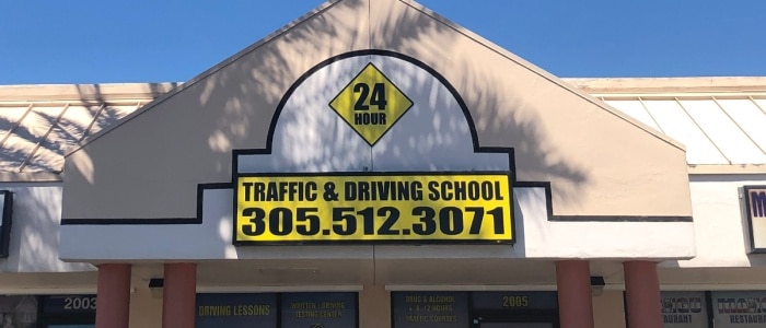 Escuela de Conducción y Tráfico en Miami – Clases de Manejo, Licencia y Seguridad Vial