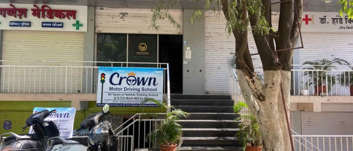 Escuela de Manejo Crown: Clases de conducción profesional y segura