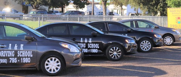 A & K – Escuela de Manejo de Clase Mundial: Cursos de Conducción, Licencia y Práctica