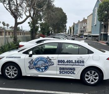 Escuela de Conducción en la Playa – Clases de Manejo Seguro y Divertido