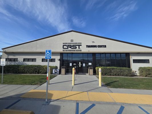 CRST Riverside Training Center – Curso de Conducción de Emergencia y Certificación Profesional