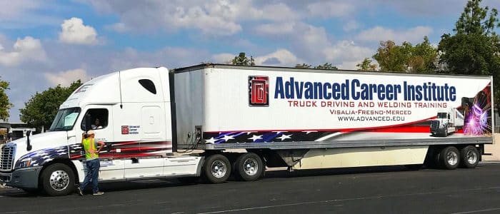 Escuela de Conductores de Camiones en Fresno – Capacitación Profesional y Certificación CDL