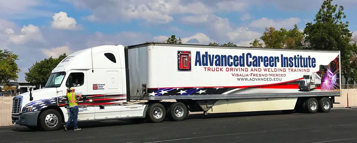 Escuela de Conductores de Camiones en Fresno – Capacitación Profesional y Certificación CDL
