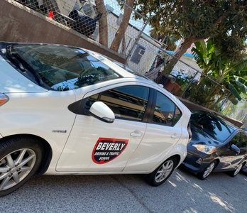 Escuela de Conducción Beverly: Clases de Manejo Profesionales para Aprender a Conducir