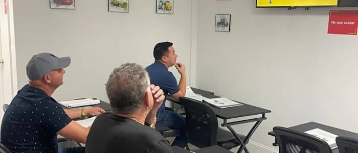 Escuela de Conducción First Driving School Hialeah – Clases de Manejo, Licencia y Seguridad