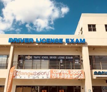 Escuela de Conducción en Miami Dade – Clases de Manejo, Licencia y Seguridad Vial