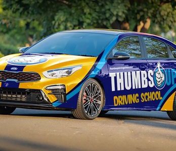 Escuela de Conducción Thumbs Up – Clases de Manejo y Licencia de Conducir